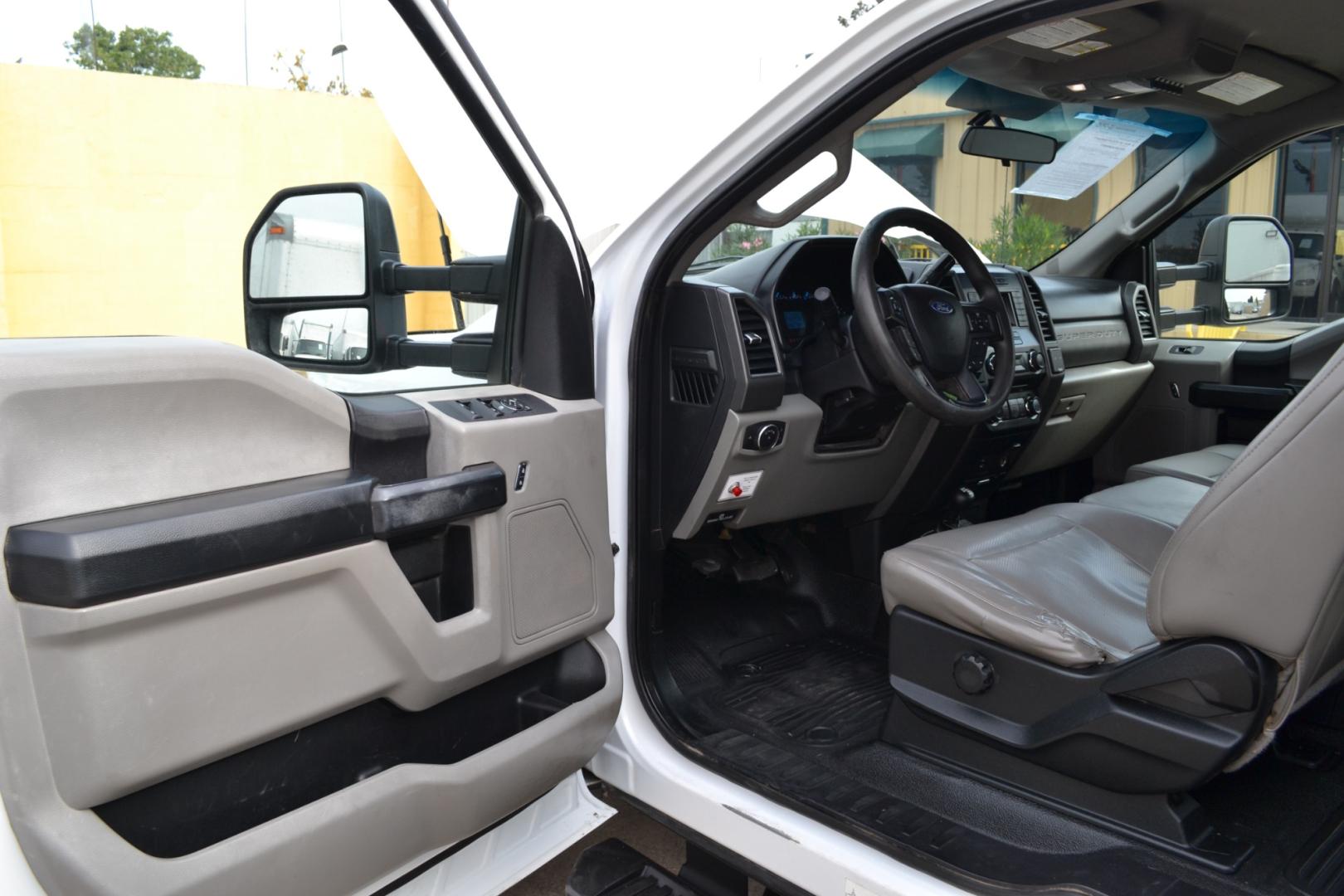 2018 WHITE /GRAY Ford F550 with an POWERSTROKE 6.7L DIESEL engine, AUTOMATIC transmission, located at 9172 North Fwy, Houston, TX, 77037, (713) 910-6868, 29.887470, -95.411903 - Photo#13